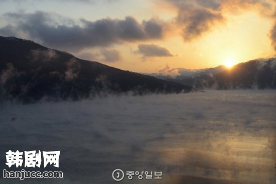 越冷越美的春川邵阳湖清晨