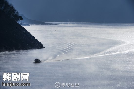 越冷越美的春川邵阳湖清晨