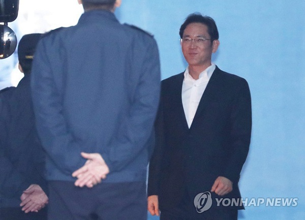 被当庭释放的李在镕（图片来源：韩联社）