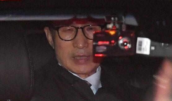 李明博看守所生活：住13平米“单间”第一餐吃面包豆浆（图）