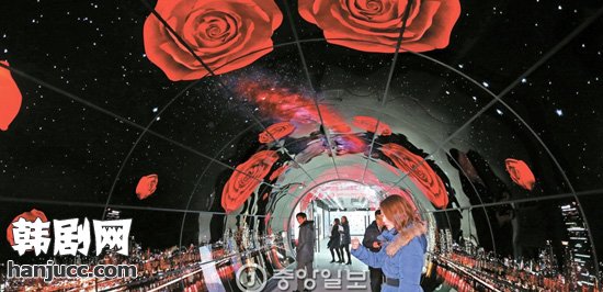 首尔塔本馆洞&ldquo;光之隧道&rdquo;开馆