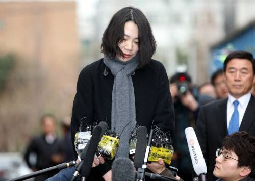 对下属泼水、让飞机返航韩国“霸道千金”牵出社会难题