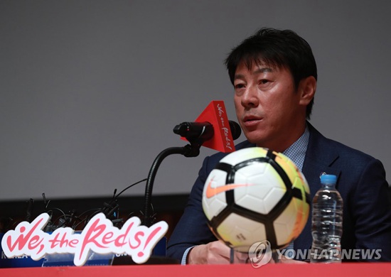 韩国队主教练申台龙14日在发布会上公布了俄罗斯世界杯大名单。
