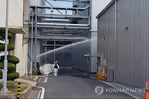 韩国一化学工厂发生氯气泄漏事故19人受伤送医
