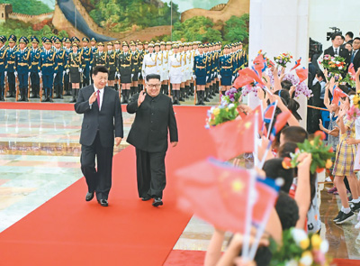 6月19日，中共中央总书记、国家主席习近平同当日抵京对中国进行访问的朝鲜劳动党委员长、国务委员会委员长金正恩举行会谈。图为会谈前，习近平总书记在北京人民大会堂北大厅为金正恩委员长举行欢迎仪式。新华社记者 申 宏摄