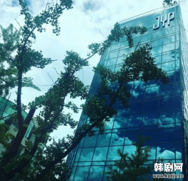 JYP281亿新大楼堪比五星级酒店 有机餐厅+豪华天台