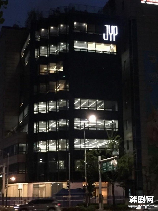 JYP281亿新大楼堪比五星级酒店 有机餐厅+豪华天台