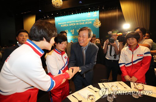 韩国文体部长官欢迎朝鲜乒乓球代表团