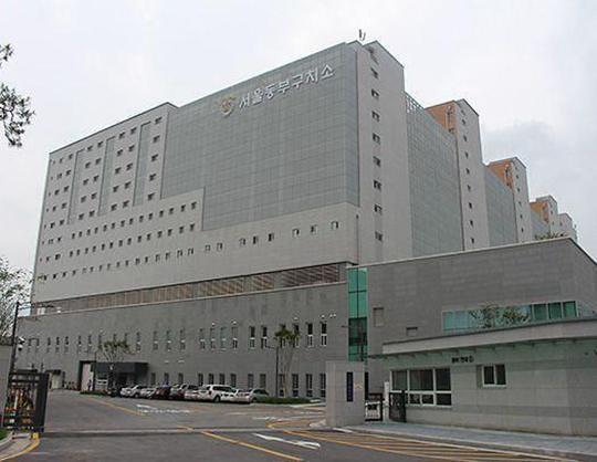 桑拿天住最热牢房77岁李明博健康恶化住院【组图】