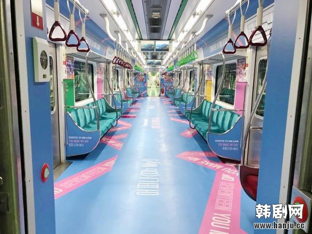 到首尔就有小鲜肉迎接大家，仁川机场的SEVENTEEN走道跟地铁宣传列车