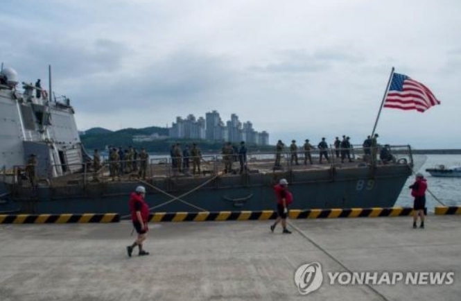 美军驱逐舰北上途中驶入韩国釜山港称躲避台风